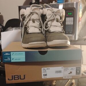 Olive and Cream Sorel Viibe Fur trim Ankle boots 🥾